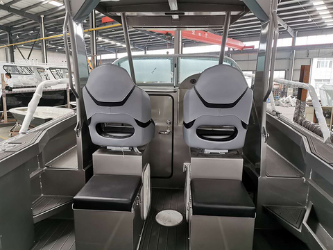 6,85 m Center Cabin